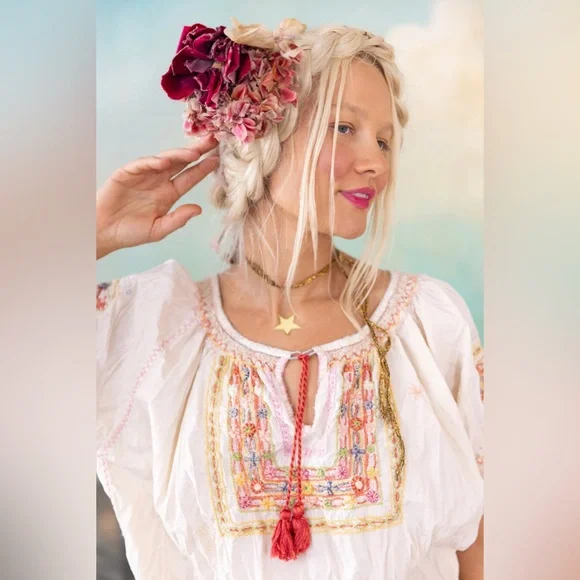 Magnolia Pearl Embroidered Chrissy Folk Blouse 2134 in Moonlight - Picture 3 of 14